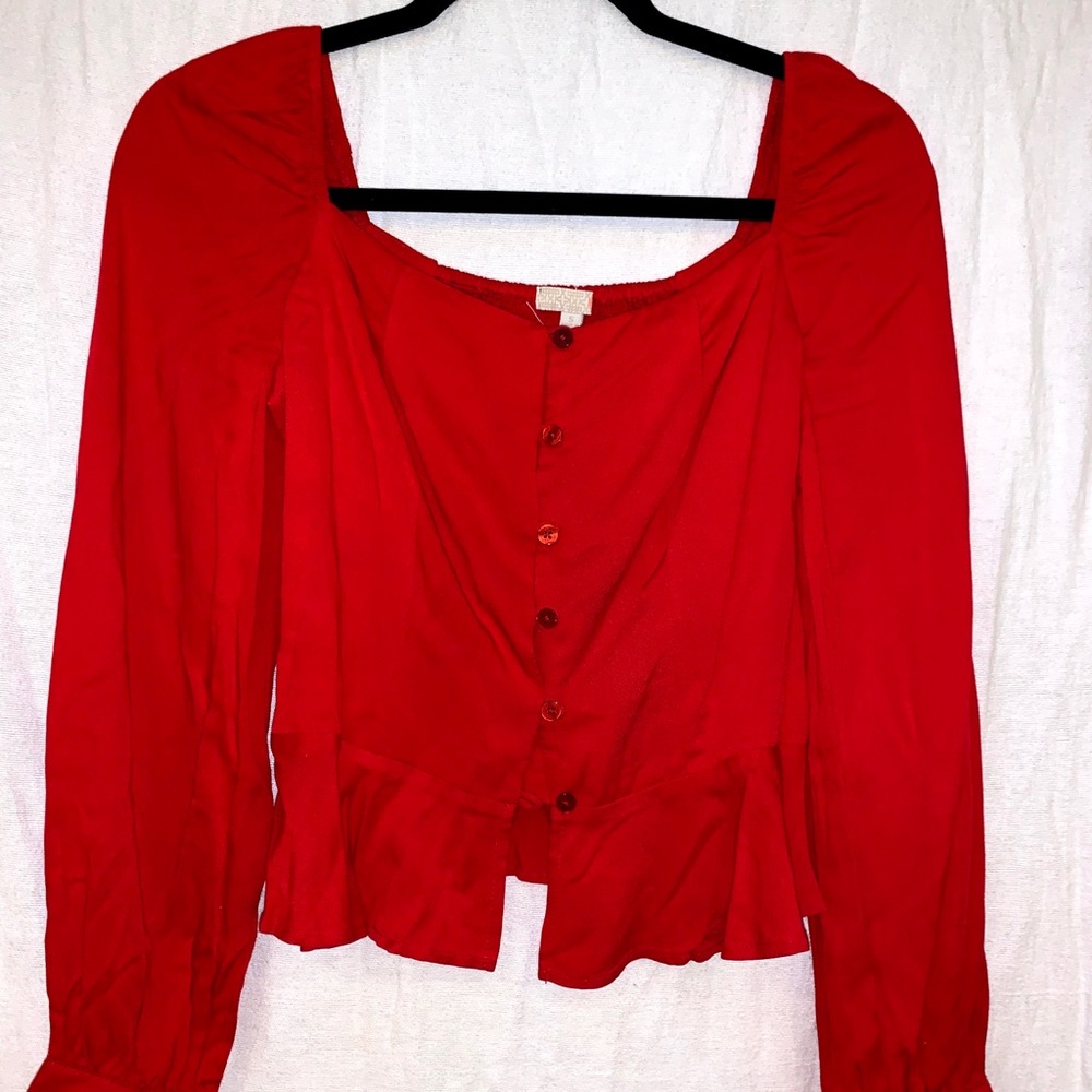 Gianni Bini red cropped long sleeve button shirt